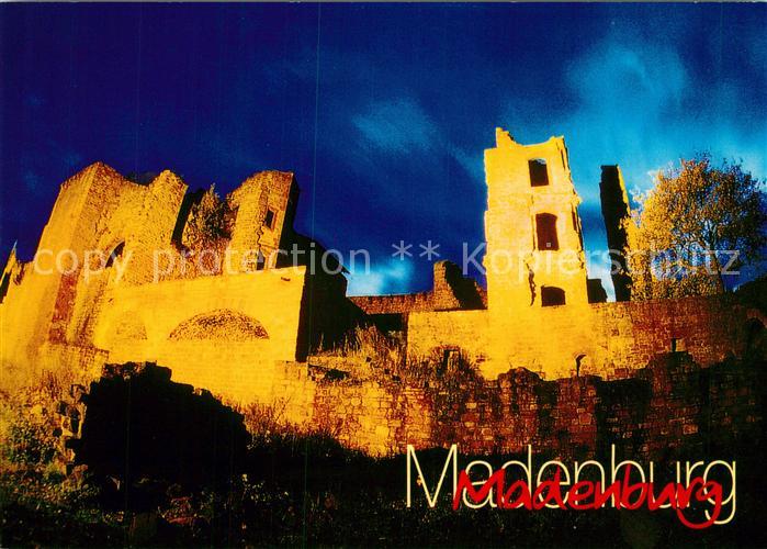 Eschbach Pfalz Madenburg unter Beleuchtung in Abenddaemmerung