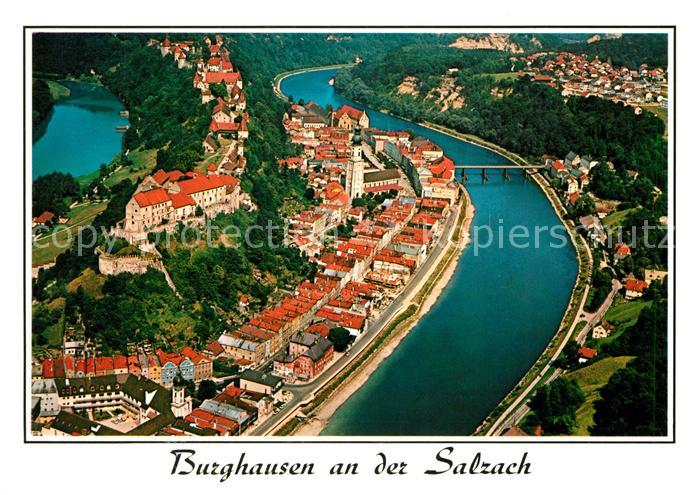 Burghausen Oberbayern Deutschlands laengste Burg an der Salzach Fliegeraufnahme
