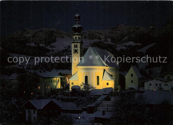 Reith Alpbachtal Ortsansicht mit Kirche im Winter Nachtaufnahme