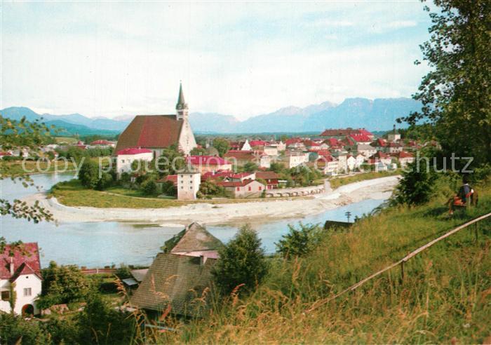 Laufen Salzach Blick vom oesterreichischen Ufer auf die Halbinsel