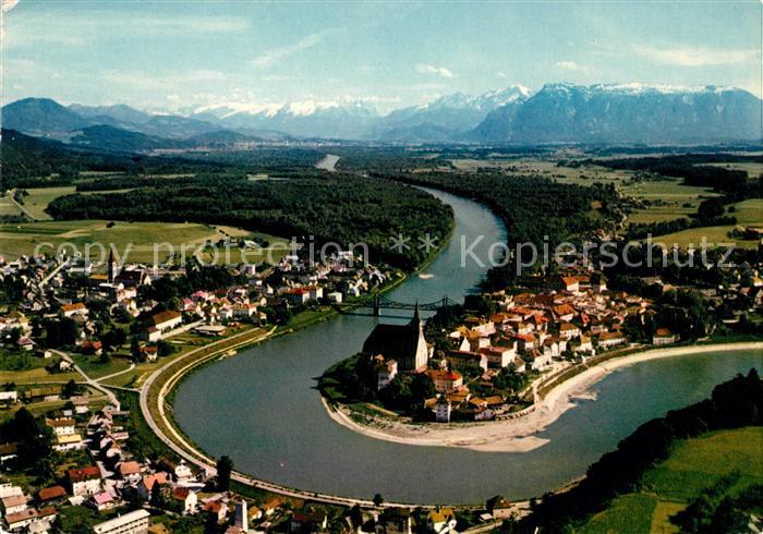 Laufen Salzach mit Blick auf Salzburger Alpen Fliegeraufnahme