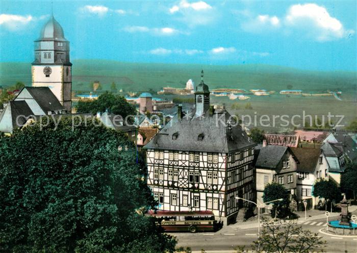 Usingen Blick auf Rathaus und Laurentiuskirche Fachwerkhaus
