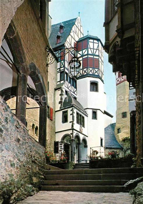 Wierschem Burg Eltz Burghof