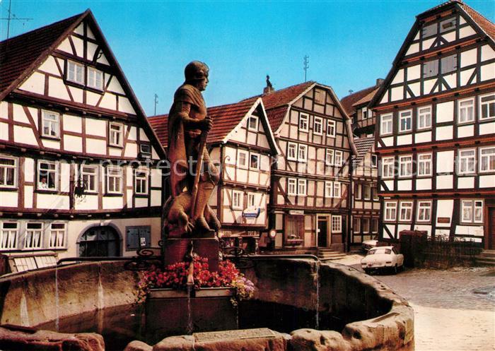 Schlitz Marktplatz mit St Georgsbrunnen Altstadt Fachwerkhaeuser Burgenstadt