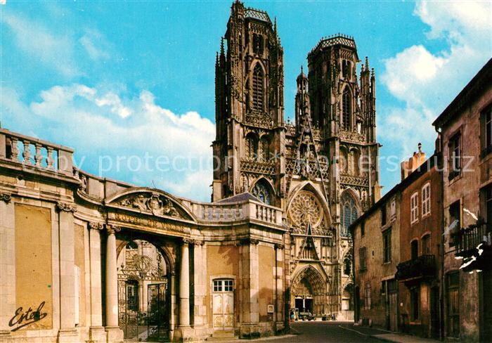 Toul 54 La Cathedrale et le portail de l’hotel de ville