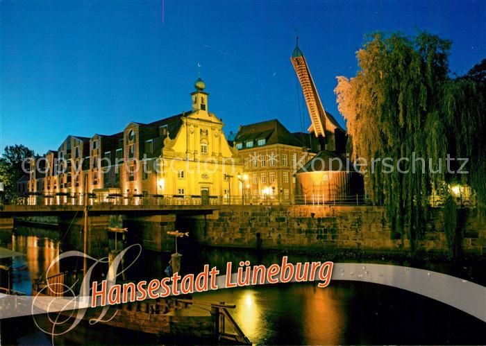 Lueneburg Die Ilmenau mit Altem Kran und historischem Kaufhaus