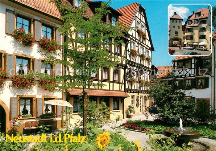 Neustadt Weinstrasse Stadttor Brunnen Fachwerkhaeuser