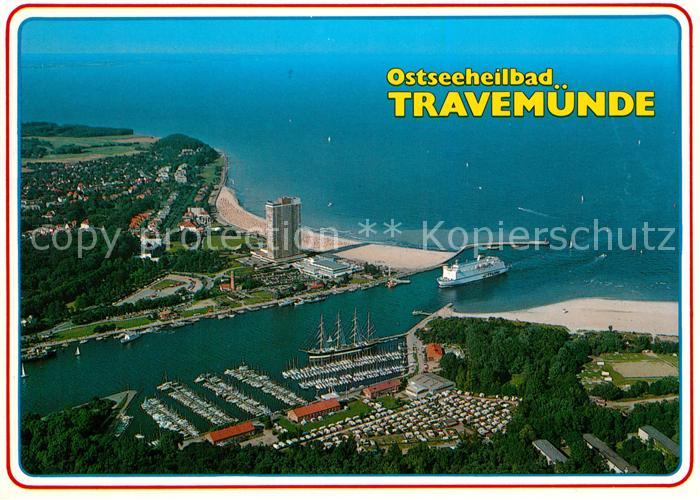 Travemuende Ostseebad Fliegeraufnahme mit Bootshafen