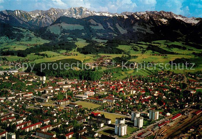 Sonthofen Oberallgaeu mit Daumengruppe Nebelhorn und Entschenkopf Fliegeraufnahm