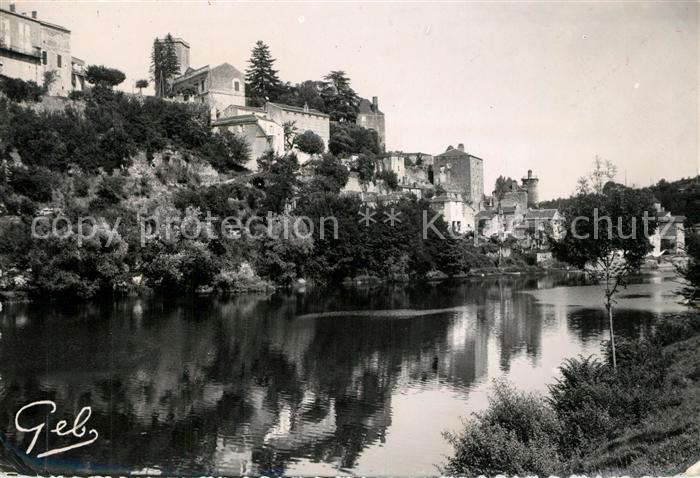 Puy-l Eveque La Mairie et le Chateau dominant le Lot