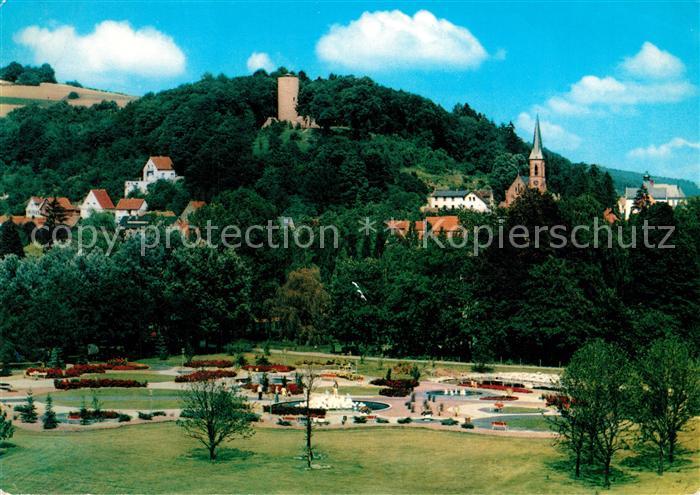 Bad Soden-Salmuenster Neuer Kurpark mit Blick zur Stolzenberg Burgruine