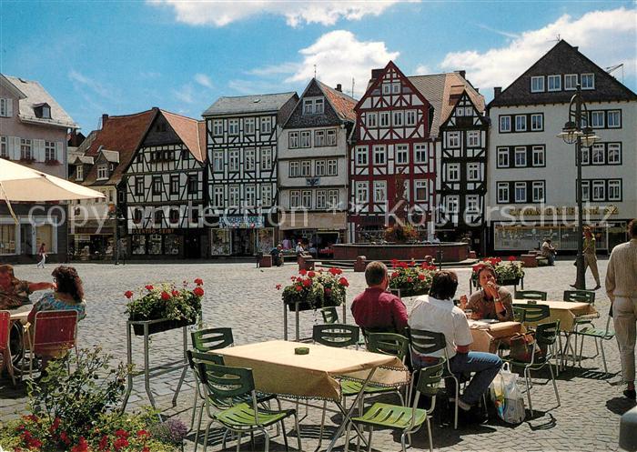 Butzbach Marktplatz Strassencafes Brunnen Fachwerkhaeuser Altstadt