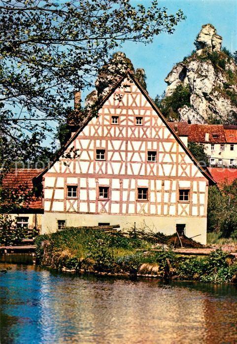 Tuechersfeld Partie am Fluss Fachwerkhaus Felsen Felsendorf Fraenkische Schweiz
