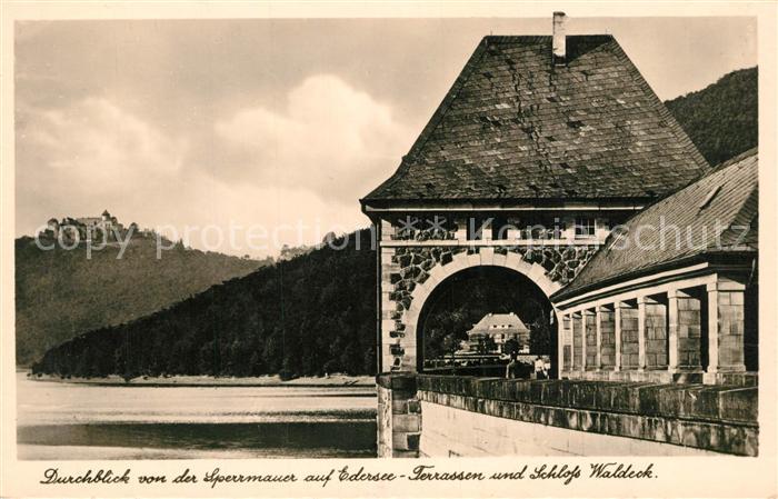 Waldeck Edersee Durchblick von der Sperrmauer auf Edersee Terrassen auf Schloss