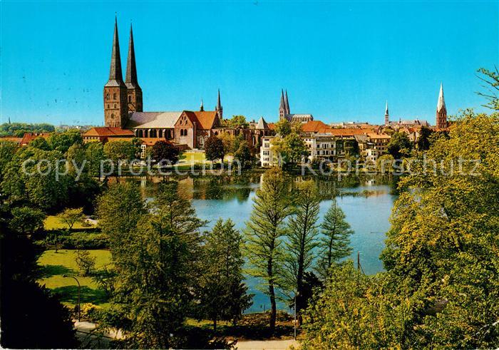 Luebeck Muehlenteich mit Dom und Tuermen der Stadt