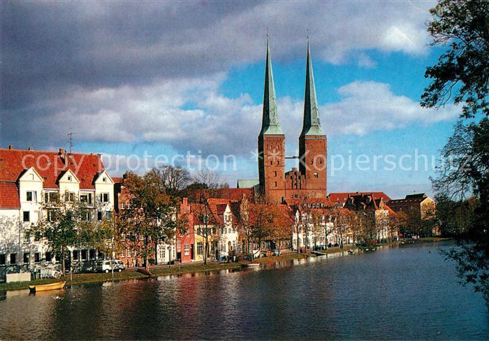 Luebeck Obertrave mit Blick auf den Dom Hansestadt