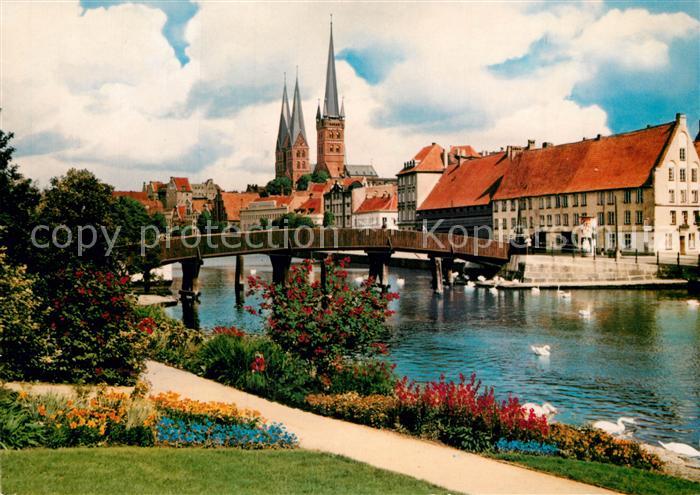 Luebeck Blick vom Malerwinkel Uferpromenade Trave Bruecke Kirche