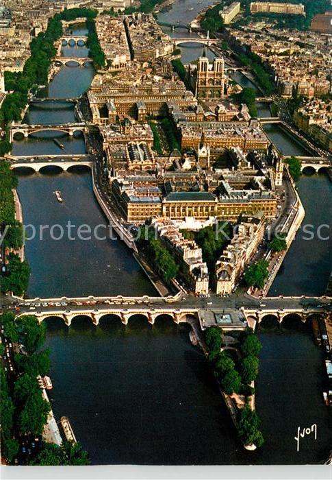 Paris Ile de la Cité la Seine Pont Neuf Palaix de Justice Sainte Chapelle Notre