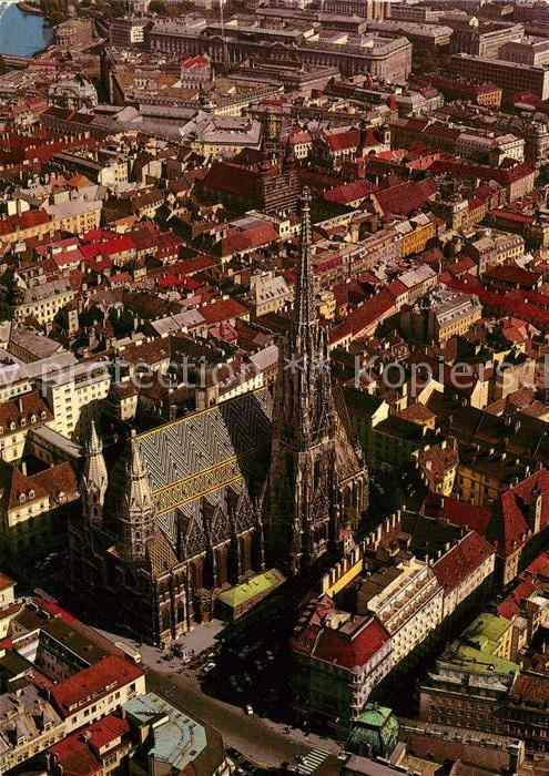 Wien Stephansdom mit Stadtkern Gotischer Hochturm Fliegeraufnahme