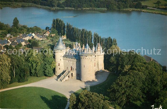 Combourg Chateau Monument historique XI - XV siècle vue aérienne