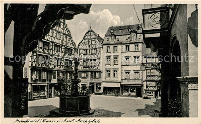 Bernkastel-Kues Marktplatz Brunnen Altstadt Fachwerkhaeuser