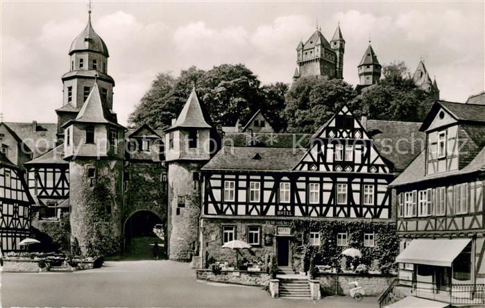 Braunfels Marktplatz mit Schlossaufgang Fachwerkhaeuser Schloss
