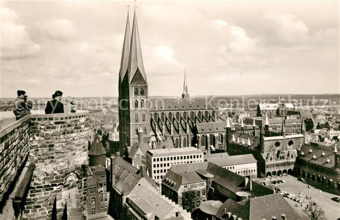 Luebeck Blick vom Aussichtsturm St Petri St Marien Kirche Rathaus