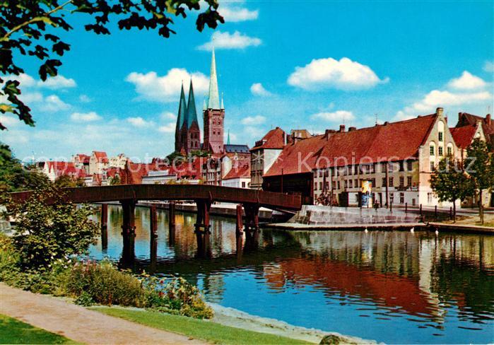 Luebeck Blick vom Malerwinkel auf St Marien und Petrikirche