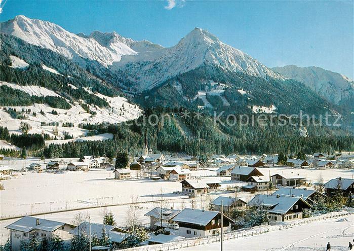 Fischen Allgaeu mit Entschenkopf Nebelhorn Rubihorn Allgaeuer Alpen Winterlandsc