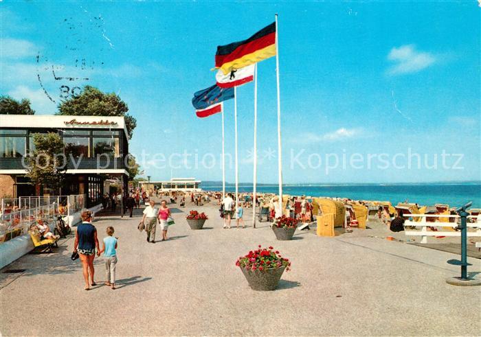 Niendorf Ostseebad Strandpromenade Restaurant Fahnen