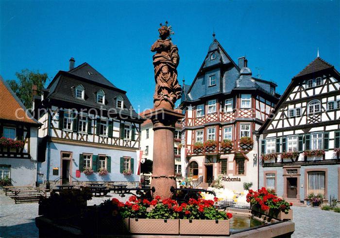 Heppenheim Bergstrasse Marktplatz Brunnen Fachwerkhaeuser Altstadt