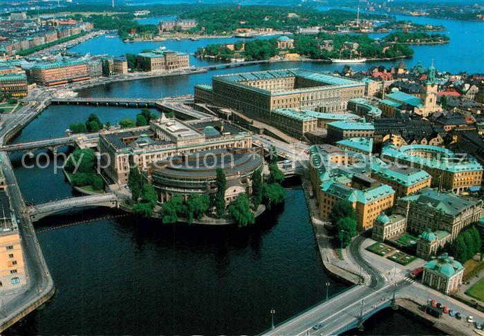 Stockholm Reichtagsgebaeude Koenigliches Schloss Domkirche Fliegeraufnahme