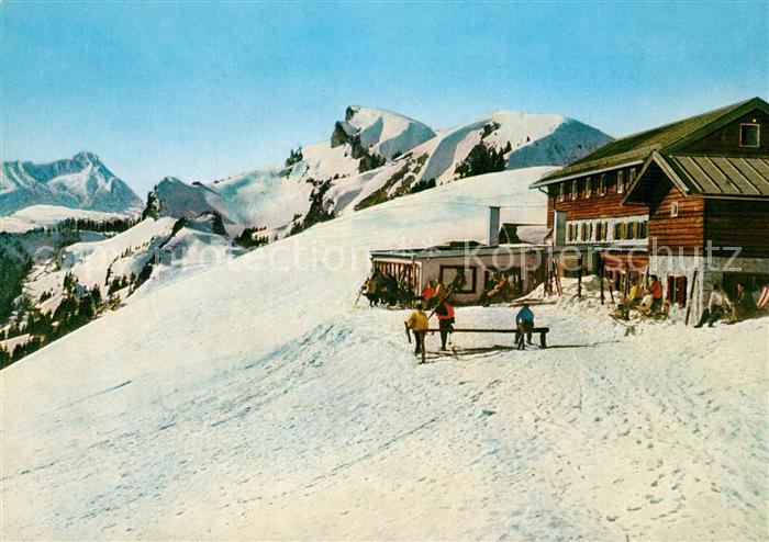 Lenggries Brauneckhaus mit Latschenkopf und Zugspitze Gebirgspanorama Alpen