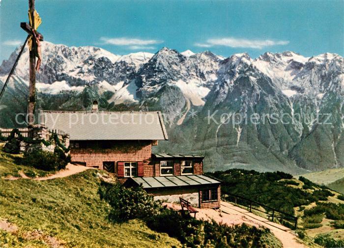 GARMISCH-PARTENKIRCHEN Bayern Wankhaus Gipfelkreuz gegen Karwendel Alpenpanorama