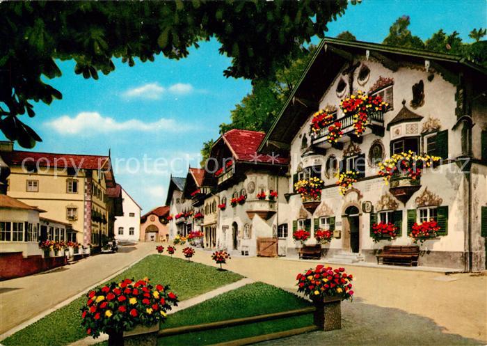 Markt Neubeuern Bemalte Haeuser mit Oberem-Tor