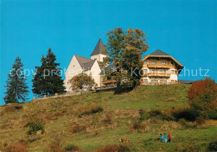 Magdalensberg Gipfel mit Wallfahrtskirche und Gipfelhaus Skorianz