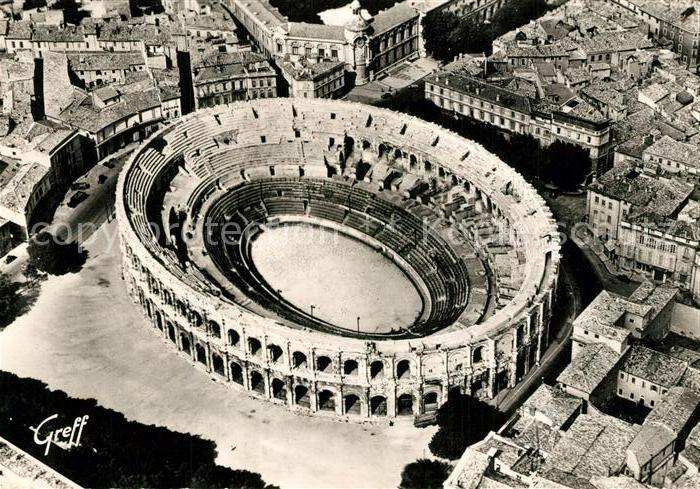 Nimes Vue aerienne Les Arenes