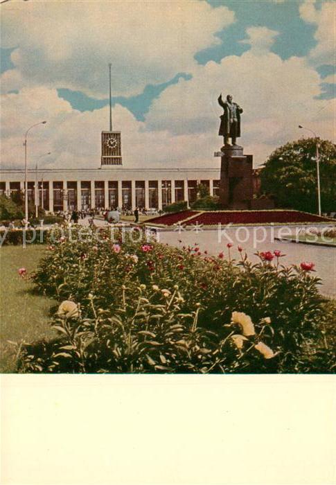 Leningrad St Petersburg Neues Gebaeude der Finnland Station Leninstatue
