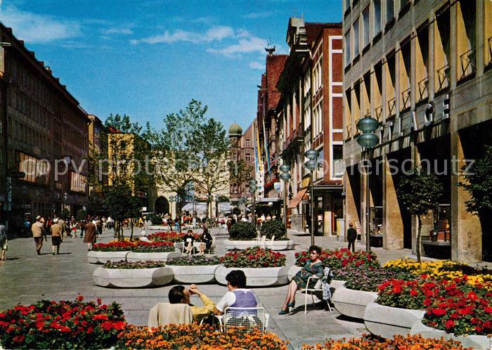 Muenchen Fussgaengerzone Blick vom Karlstor