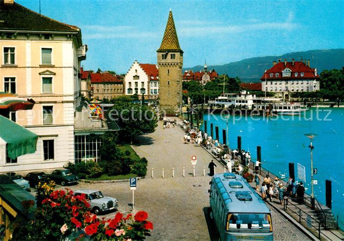 Lindau Bodensee Promenade am Hafen mit Leuchtturm