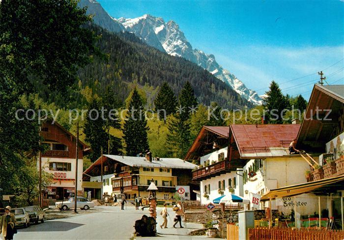 Grainau Dorfplatz mit Zugspitze