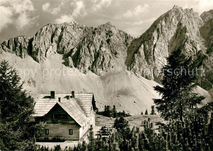 Klagenfurter Huette mit Edelweissspitzen und Klagenfurter Spitze Karawanken