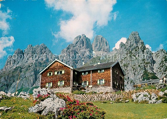 Hofpuerglhuette Berghaus mit Bischofsmuetze Dachsteingebirge