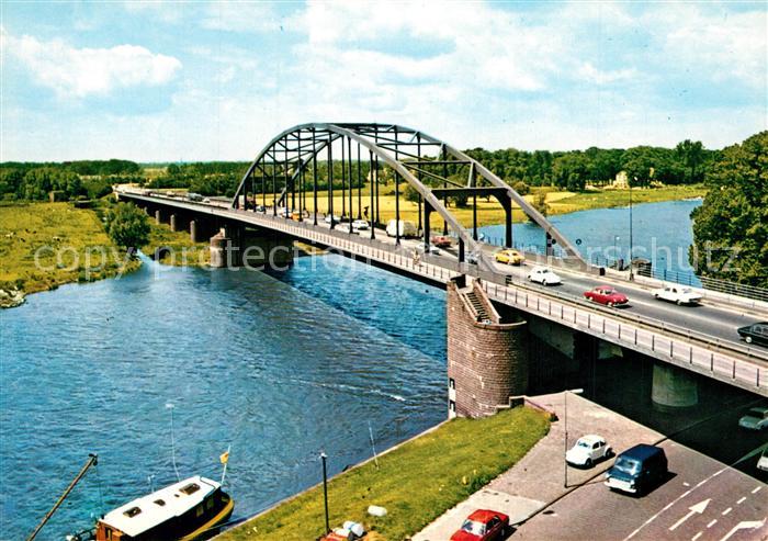 Deventer Wilhelminabrug met Ijssel