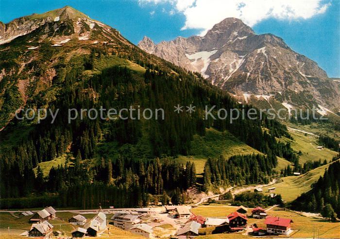 Baad Mittelberg Kleinwalsertal mit Widderstein und Baerenkopf Allgaeuer Alpen