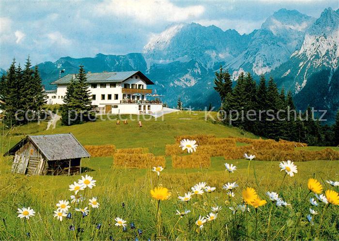 Mittenwald Bayern Ausflugsziel Kranzberg Berggaststaette St Anton gegen Karwende