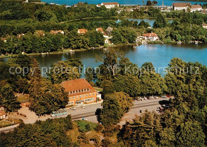 Ploen See Edebergsee mit Hotel Fegetasche Naturpark Holsteinische Schweiz Fliege