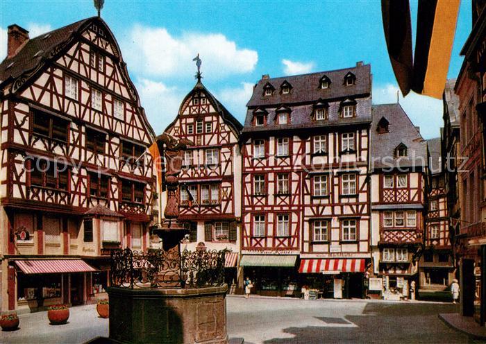 Bernkastel-Kues Marktplatz mit Michaelsbrunnen