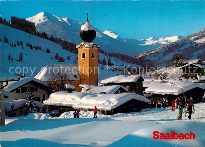 Saalbach-Hinterglemm mit Kirche und Zwoelferkogel