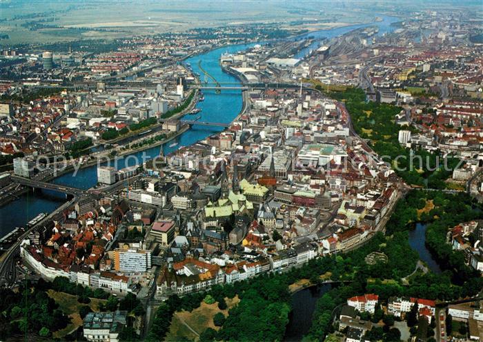 Bremen Hansestadt Blick ueber die City Fliegeraufnahme